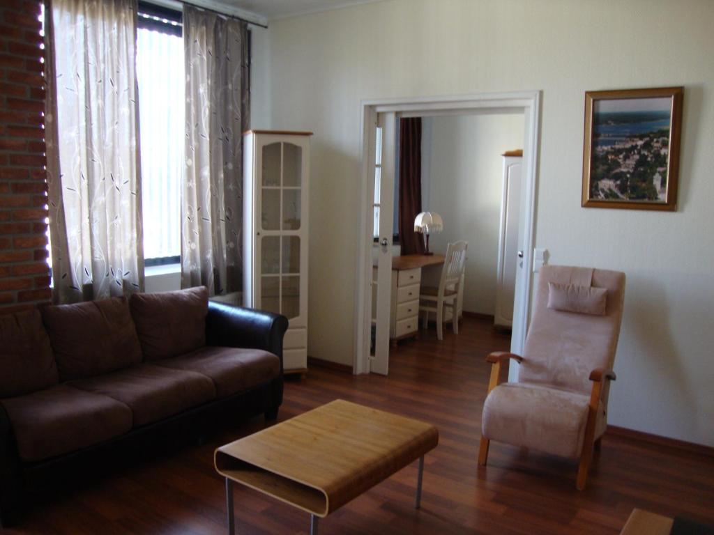 Tammisaaren Kaupunginhotelli Raseborg Rum bild